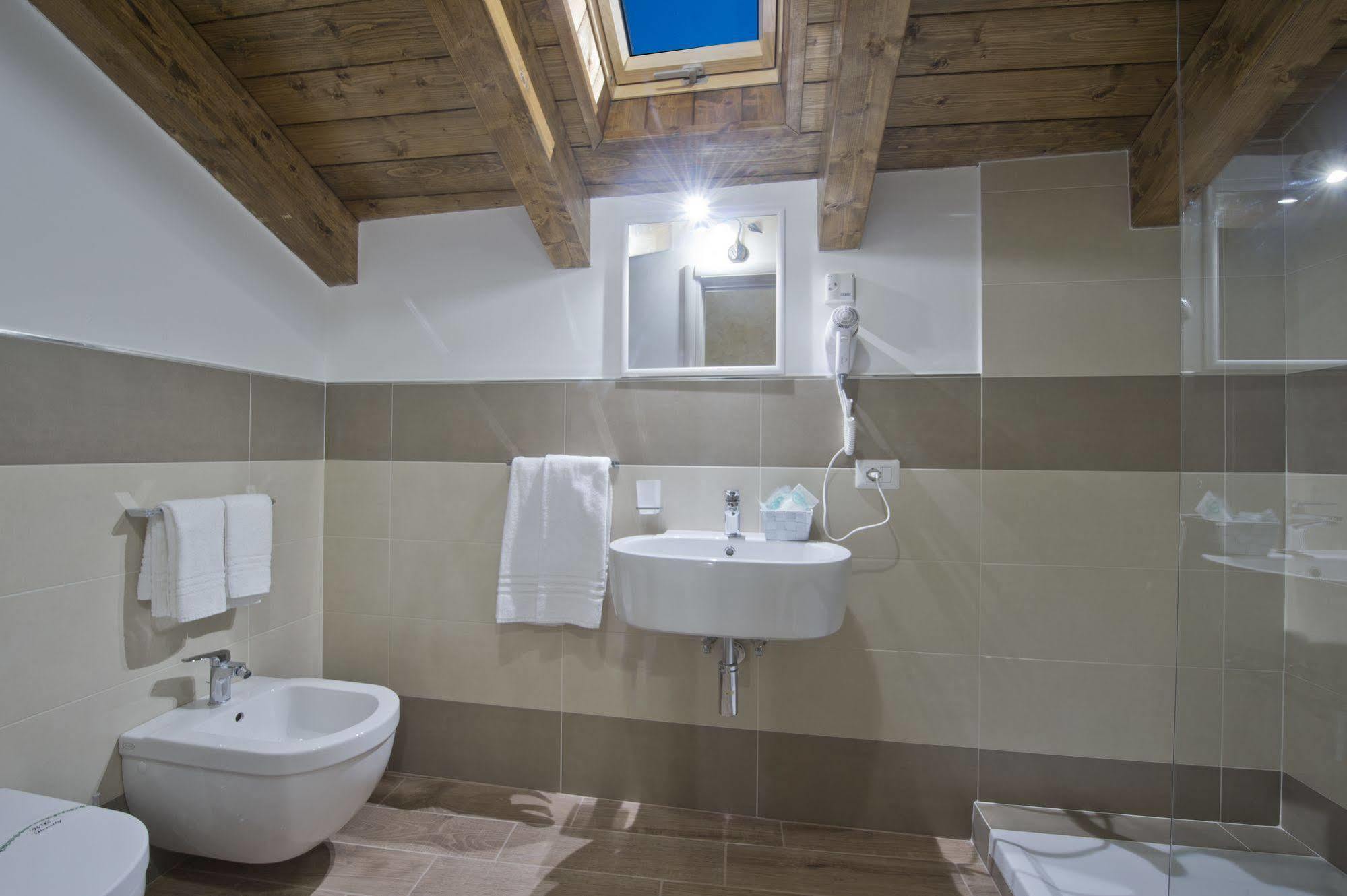 Gli Dei Gemelli Bed & Breakfast Аджерола Екстериор снимка