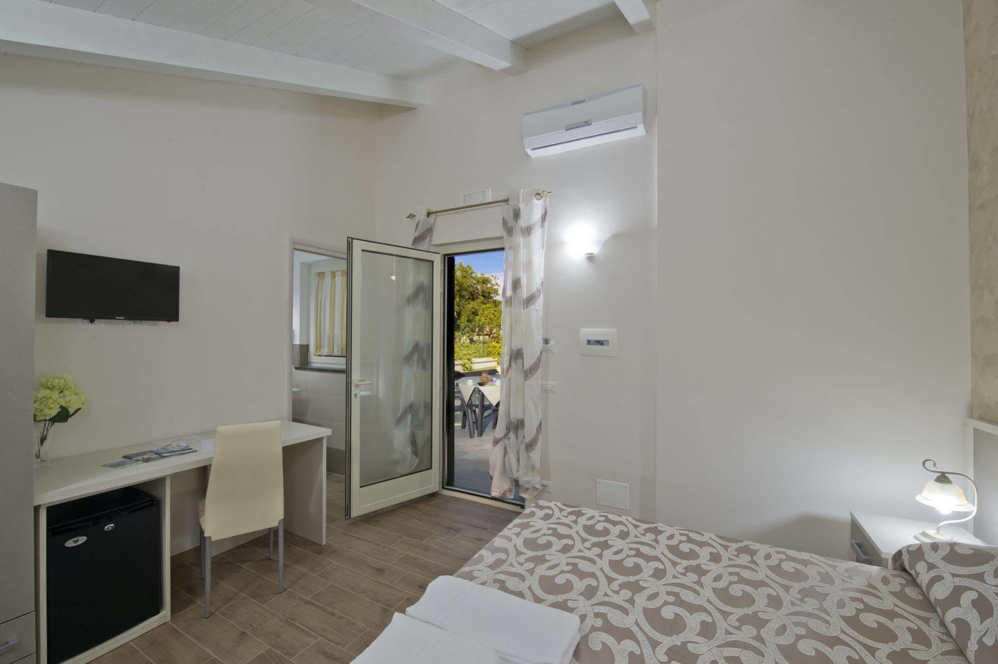 Gli Dei Gemelli Bed & Breakfast Аджерола Екстериор снимка
