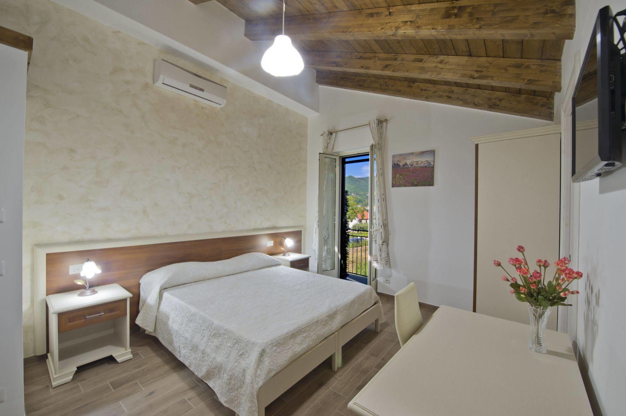Gli Dei Gemelli Bed & Breakfast Аджерола Екстериор снимка