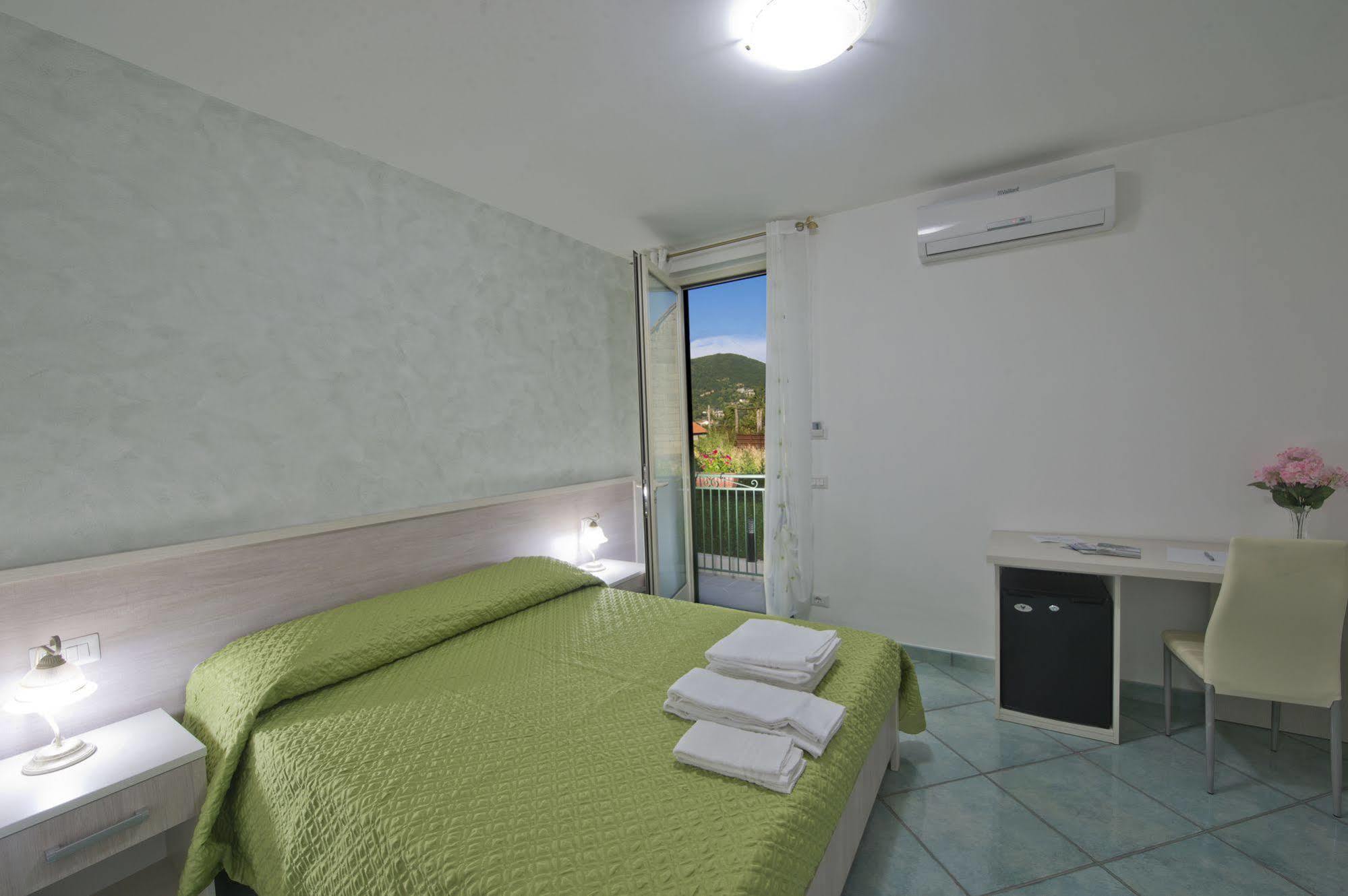 Gli Dei Gemelli Bed & Breakfast Аджерола Екстериор снимка