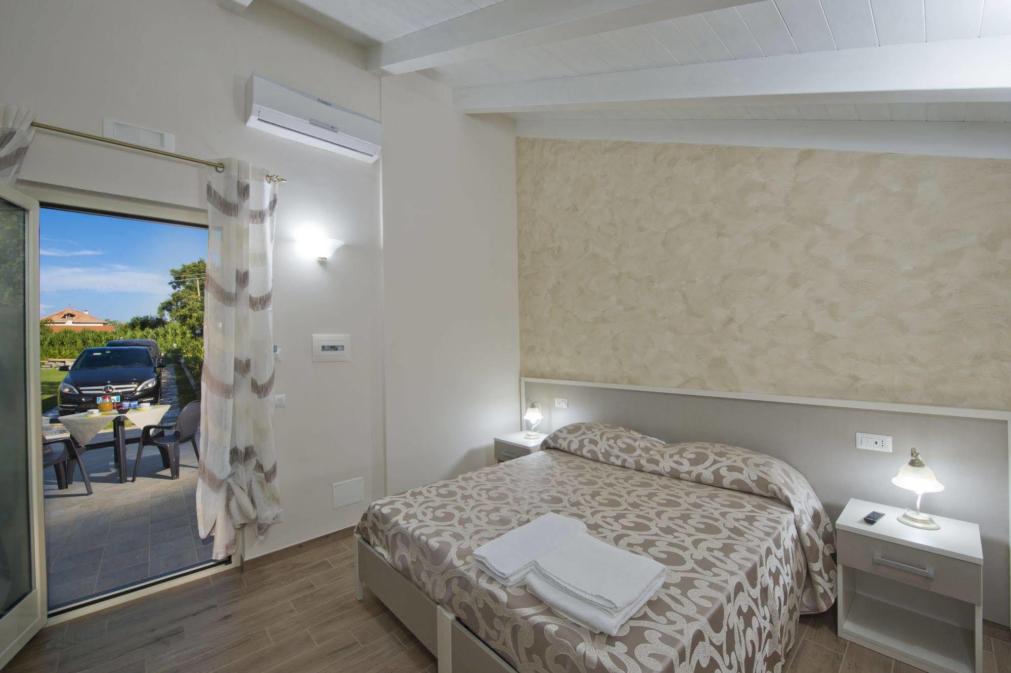 Gli Dei Gemelli Bed & Breakfast Аджерола Екстериор снимка